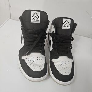 Black and White Jordan 1 Mid Diamonds!